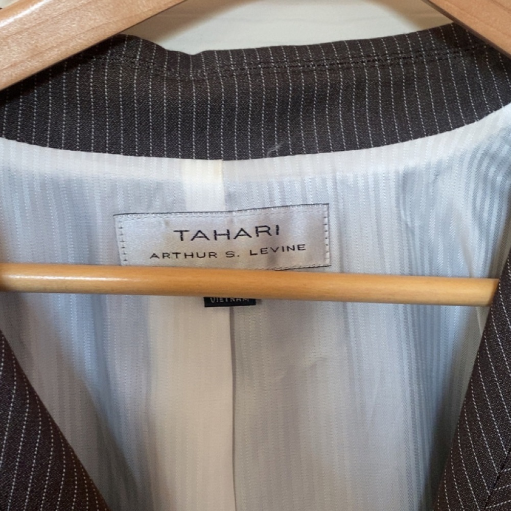 Tahari Women’s Blazer and Pants - Picture 3 of 7